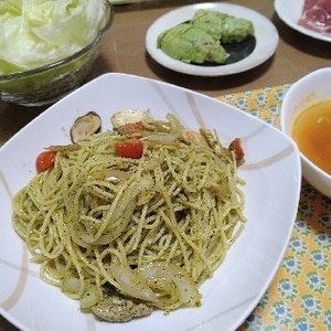 フライパンだけで、トマトとジェノベーゼのパスタ！